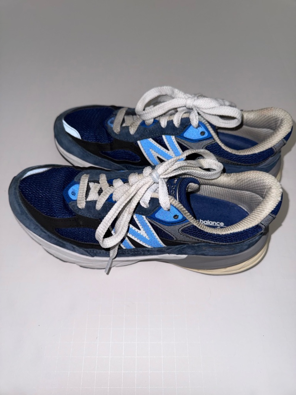 Men’s New Balance 990 Navy, Light Blue & White Athletic Sneakers size 7.5
